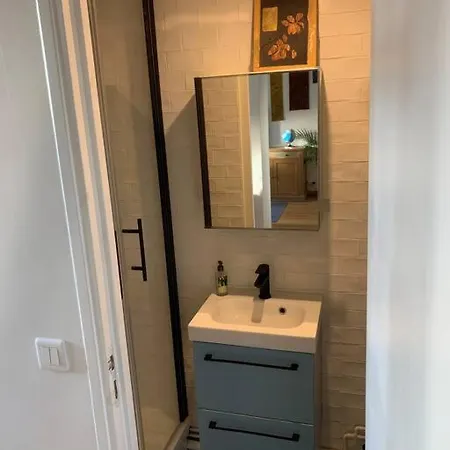 A Proximite De La Gare Rer A Apartment