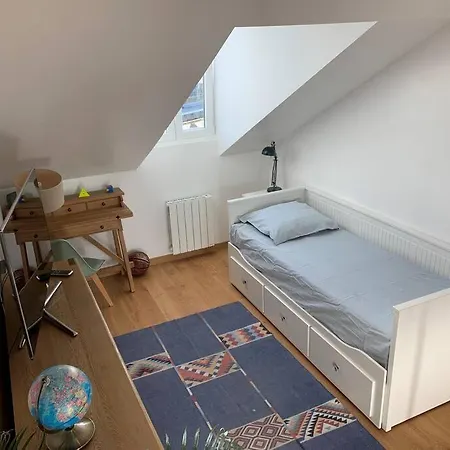 Apartment A Proximite De La Gare Rer A