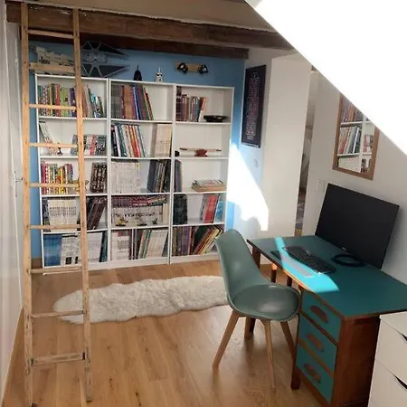 Apartment A Proximite De La Gare Rer A *